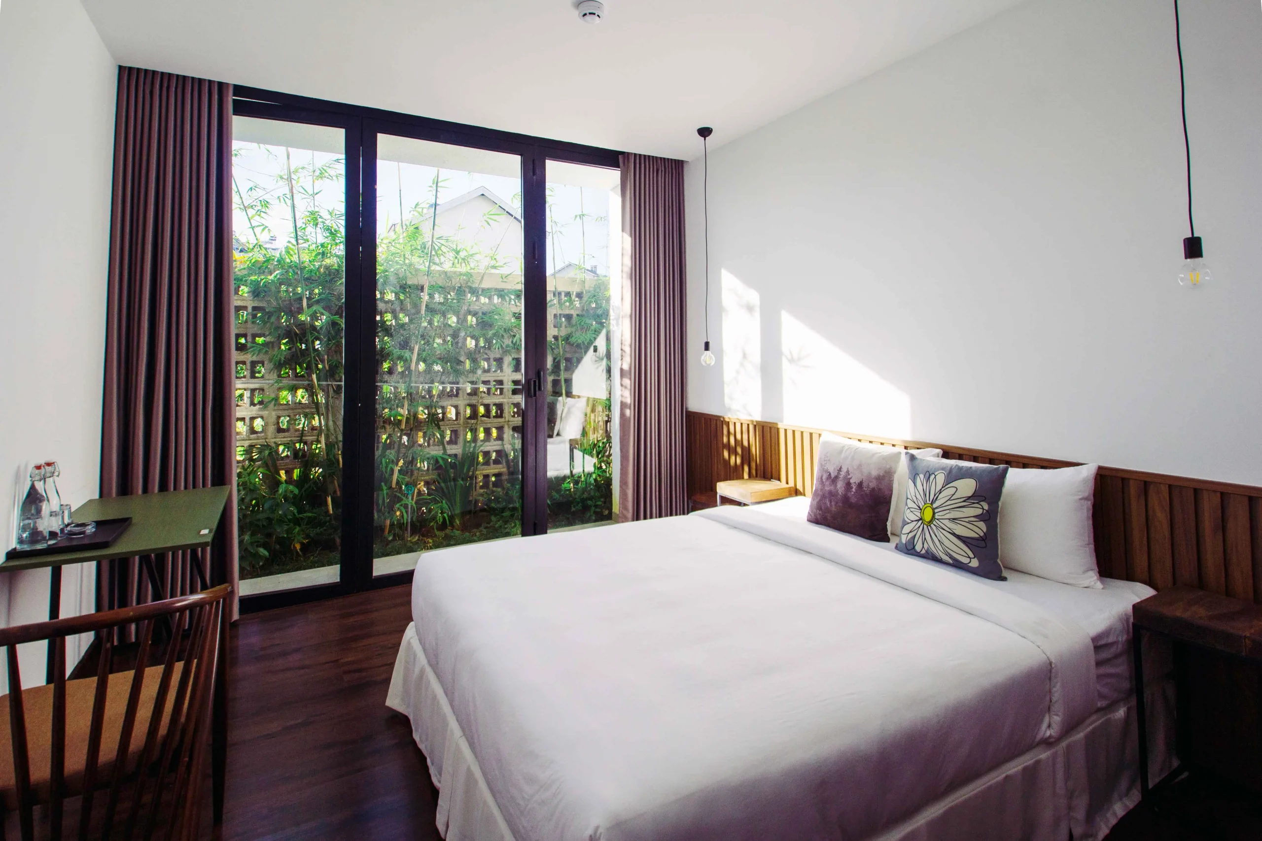 no.2_B103_1bed_double_room_with_garden_view_img01