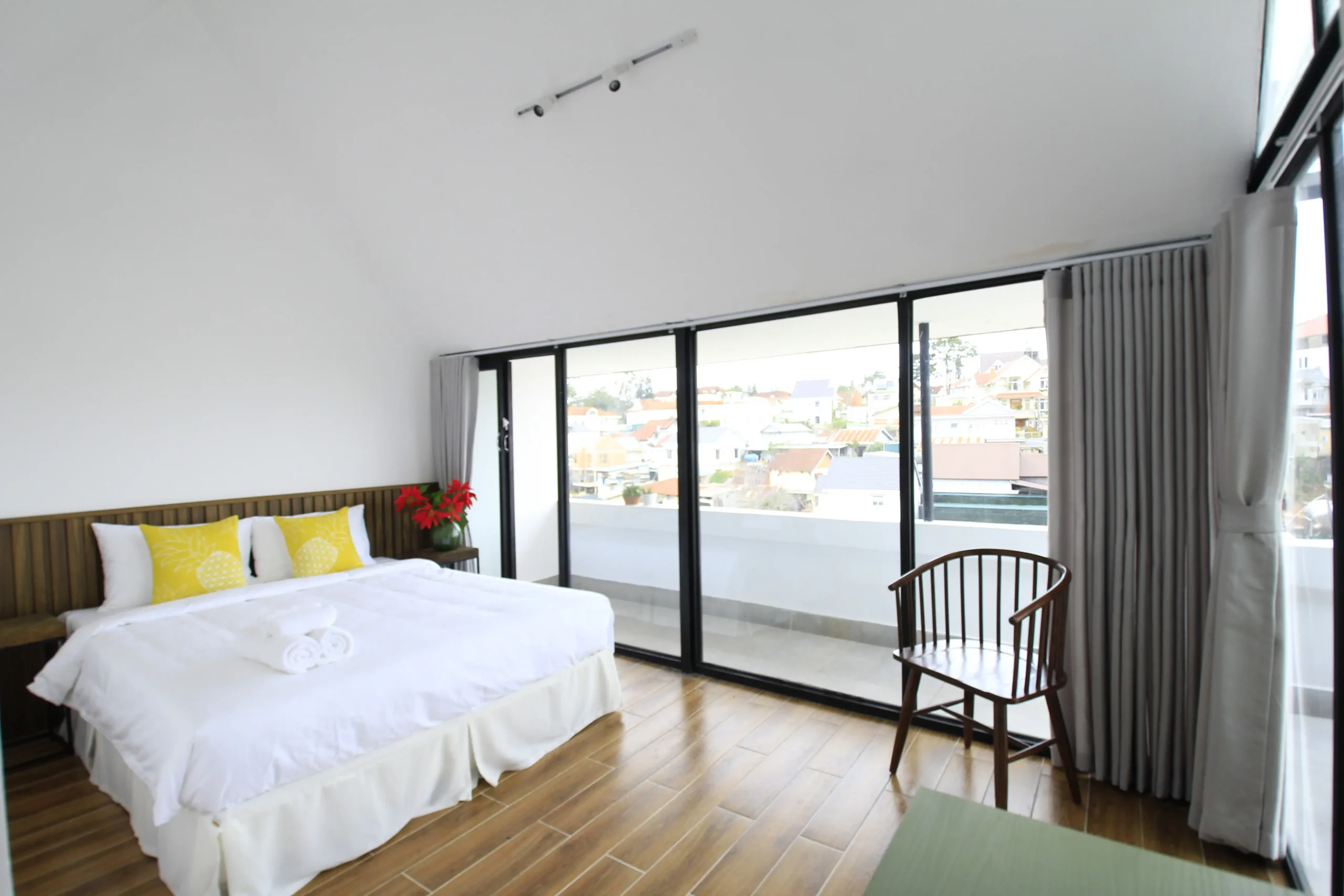 no.7_B402_1bed_deluxe_double_room_with_balcony_img04