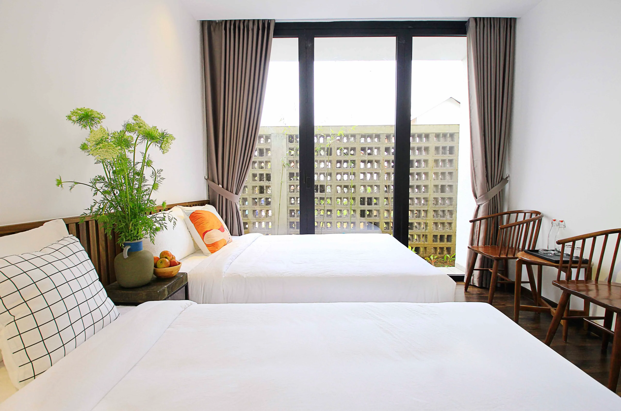 no.8_B102_B104_2bed_quadruple_room_with_garden_view_img01